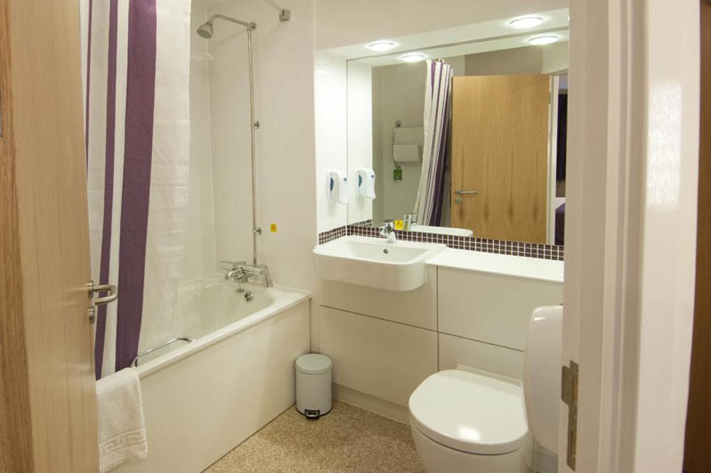 Premier Inn Leamington Spa Town Centre Pokoj fotografie